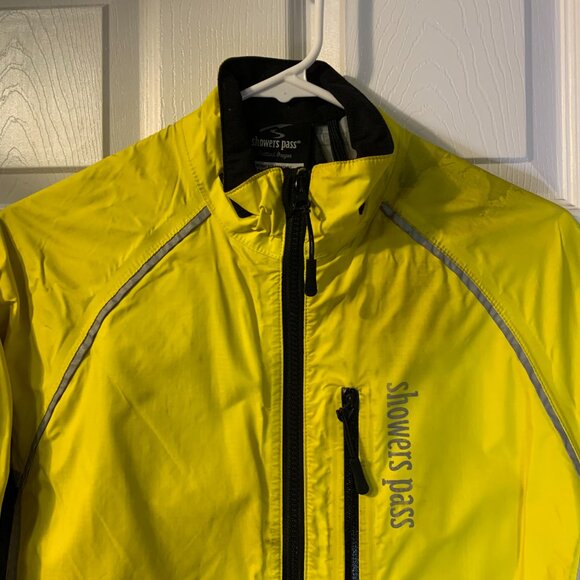 Showers Pass Women's Transit Cycling Jacket Size S Yellow Vented FLAWED Rainwear - Picture 3 of 10